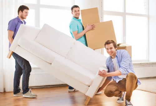 Secure packing of belongings in a removal truck